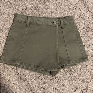 NWOT SO Green Skort-Style Shorts with Military-Inspired Design